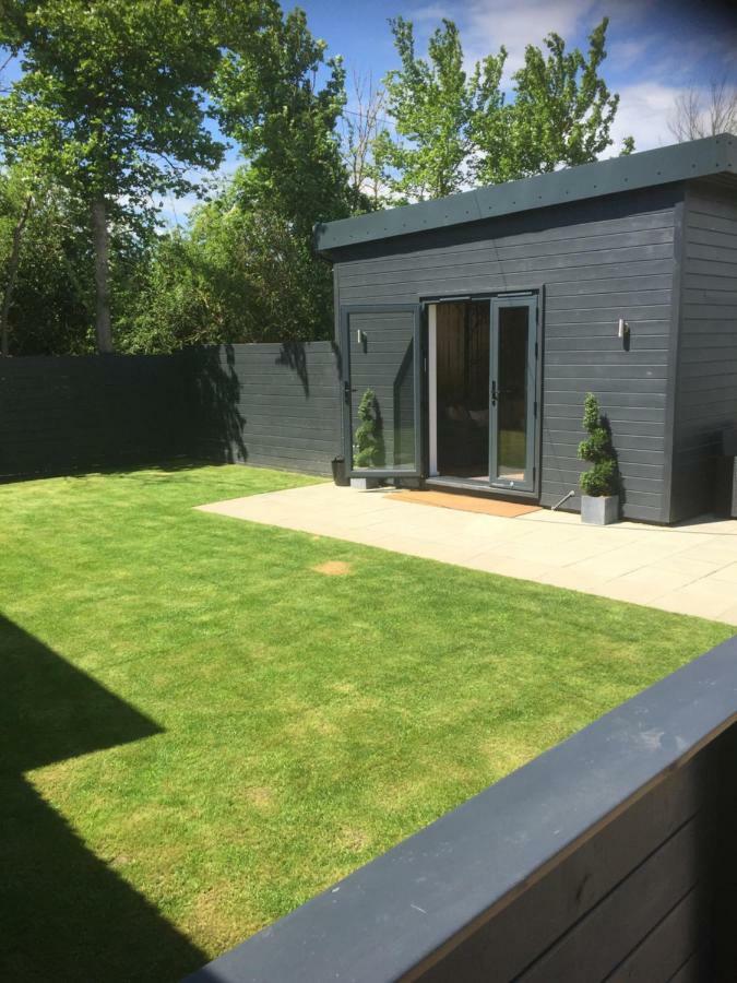 Willow Court Farm Studio South & Petting Farm, 8 Mins From Legoland & Windsor, 15 Mins From Lapland Uk ภายนอก รูปภาพ